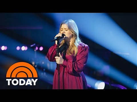 Kelly Clarkson’s ‘Kellyoke’ Cover Album Debuts At No. 1