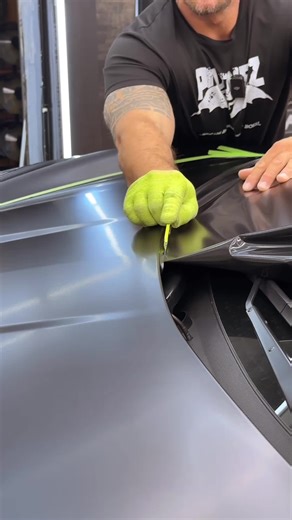 Corvette C8 Hood Wrap (Large-Panel Vinyl Control) 🏁🛠️ Large surfaces test technique. This PROJECTEC hood wrap on a Corvette C8 demonstrates controlled heat management, stretch discipline, and edge locking for long-term stability. A full color change without irreversible paint work. Wrap or repaint performance panels? ⚙️🔥 #CorvetteC8 #HoodWrap #VinylWrap #ProjectEC #AutomotiveEngineering