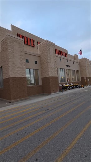 This R2 unit of yours seems a bit beat up. You want a new one? ... Not on your life. This little droid and I have been through a lot together 😊 | Trent Runion