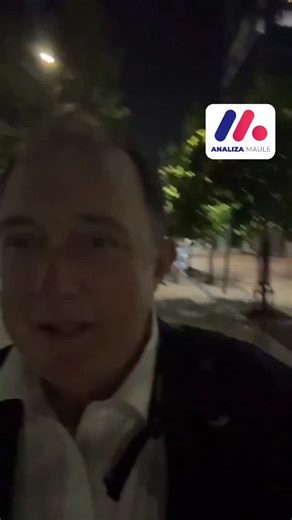 Analiza Maule comunicaciones on Instagram: "🔴 MINISTROS DE KAST MARCAN UN NUEVO ESTILO DE GOBIERNO, SE LES VE CERCANO Y DE TERRENO Luego de recibir oficialmente el mandato del presidente electo José Antonio Kast, los futuros ministros Iván Poduje y Louis de Grange llamaron la atención al ser vistos caminando por la calle y utilizando el Metro, en una imagen poco habitual para autoridades de alto nivel. Poduje, arquitecto de profesión, asumirá el Ministerio de Vivienda y Humanismo, mientras que 