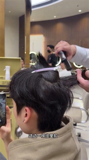 掌握头部翻转技巧：多场景适用的发饰小窍门