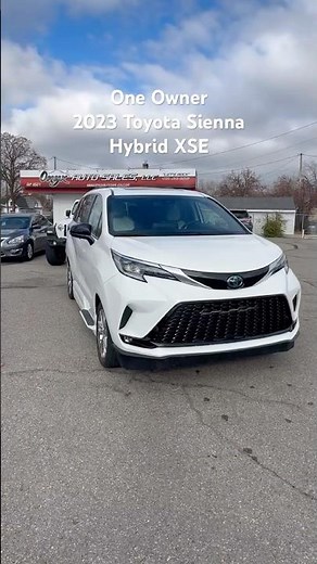 One Owner 2023 Toyota Sienna Hybrid XSE