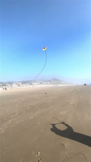 Swirling Kite #cannonbeach #oregon #kites #tails #magic #relaxing