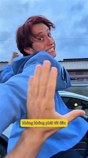 Ăn xin và cô gái là kẻ lừa đảo 🤣