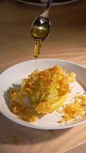 Let’s make stuffed Zucchinie flowers ✨🙃 it’s so easy and delicious - Recipe: 4 small zucchini flowers For stuffing 250g ricotta 60g Parmesan 1/2 grated nutmeg Salt Pepper For the tempura: 75g plain flour 30g rice flour 175g sparkling cold water 1/2 tsp salt 1/2 tsp sugar Frying oil Enjoy x #mateozielonka #zucchini #courgette #cheese #easyrecipes #homecooking #food #tasty #cooking #food #instagood | mateo.zielonka