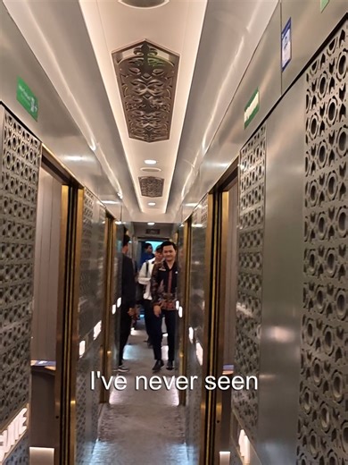 Indonesia's Most LUXURIOUS Train Suite 🇮🇩 ($120 Private Cabin) 🚆 📍 ROUTE INFO: Train: Argo Semeru Class: Suites Class Luxury Compartment 🛤Route: Jakarta (Gambir) → Yogyakarta (Tugu) 💸 Price: Rp 2.000.000 IDR (≈ $120) Kereta API KAI #Indonesia #TrainTravel #luxury #luxurytravel #ArgoSemeru