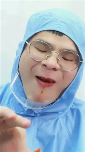 The little girl secretly ate spicy snacks and was caught by her supervisor. She then used the fac...