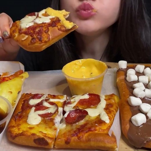 ASMR PIZZA HUT MUKBANG | PEPPERONI + CHICKEN WINGS + NUTELLA PIZZA #shorts