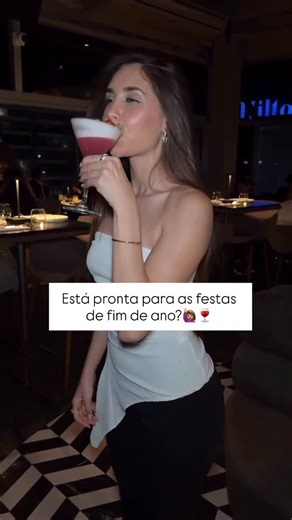 Dra Nayara Rocio on Instagram: "Quem nunca tomou uma decisão ruim após um drink e acordou arrependida no dia seguinte? 🙋🏽‍♀️🍷 E agora, com as festas de fim de ano batendo à porta, essa pergunta fica ainda mais atual. 👉🏼 Tá tudo bem brindar, comemorar e aproveitar — desde que seja com consciência e sem sabotagem. 🩺 Você já ouviu falar sobre o médico incrível Daniel G. Amen? Ele é completamente fora da curva: um médico que ganhou um Emmy 😱🎬 No documentário The Truth About Drinking, ele abo