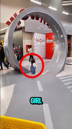 This Little Girl Tried the Giant Loop‼️😱