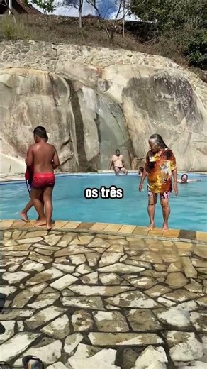 Aos 84 anos, idosa impressiona com saltos acrobáticos! 🫢🤯