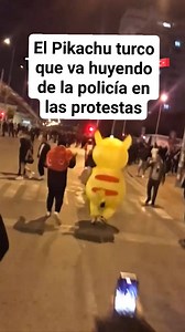 #pikachu cara a cara con la policía turca | Amaneceres Y Ocasos