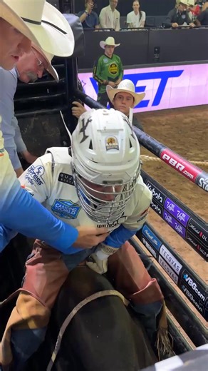 Josh Frost is the first cowboy to 𝐂𝐀𝐒𝐇 𝐈𝐍 Moody Center ATX 💵 📺 LIVE ON Fox Nation | PBR