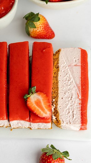 🍓These easy small batch vegan cheesecake bars are made in a loaf pan, are freezer-friendly and require no baking! The cream cheese filling is flavoured and set with delicious homemade strawberry curd, and topped with more curd with a crunchy biscoff crust. Suitable for bakers (or no bakers) of *all* skill levels, the perfect dessert for strawberry season! Comment “RECIPE” below and I’ll send you the link to the full recipe directly, or search “addicted to dates strawberry cheesecake” on Google