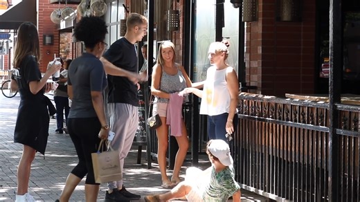 Public knockout leaves bystanders in total shock