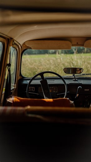 653 reactions · 48 shares | Sur les routes de l’Aveyron, on ne prend que l’essentiel. Mais un compagnon essentiel vous suit longtemps. 癩 ___ Le Sac du Berger | Artisanat d’excellence en Aveyron → Boutique en ligne  Livraison en 48/72h ️ @agence.foudre | Le sac du berger | Facebook