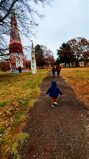 52K views · 555 reactions | World's Largest Concrete Totem Pole", standing 90 feet tall and built over 11 years, starting in 1937 and completed in 1948. it features over 200 carved images of Native American ❤️#AdventureAwaits #adventure #usareels #usa #travelpilipino #travel #fypシ゚viralシfypシ゚ #Oklahoma @ed galloways totem pole park. | Chad Bustaliño | Facebook