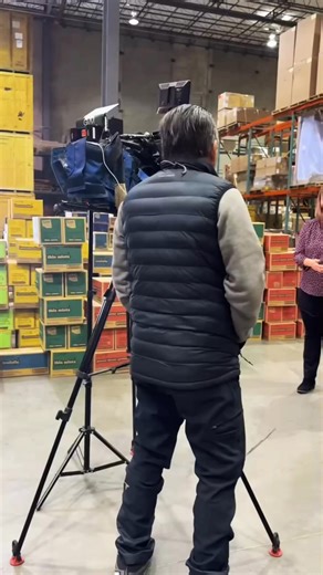 The cookies have arrived in Omaha! 🚛🍪 Our amazing volunteers have been hard at work picking up orders and getting everything ready for door-to-door sales starting this Friday, Feb 7! 💚 Find out more: https://bit.ly/3Oa8hAw | Girl Scouts Spirit of Nebraska