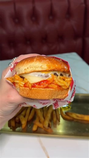 Cleveland Foodie on Instagram: "Have you guys heard about this new, crazy Indian fusion restaurant in Bedford, Ohio (technically Oakwood)? This is one of the coolest places I've tried recently, called Pizza Twist. ✨ AMBIANCE There are tables for dining in as well as some booths and a large bar with bar stools. You'll also find TV's around, great music on. You order up at the counter, but staff comes around to check on those dining in, etc. 🍸 DRINKS The spot serves up delicious Indian-inspired b