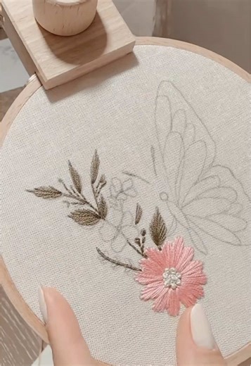 Embroidery Tutorial: Blooming Flowers with Needle and Thread