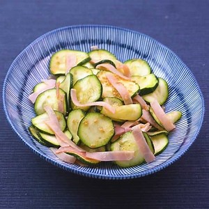 生でもおいしい！ズッキーニとハムの簡単サラダのレシピ | デリッシュキッチン