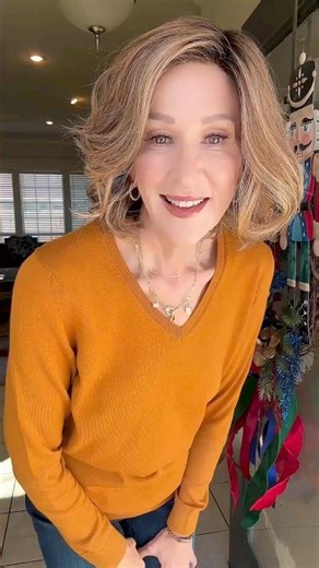 STELLA Wig | Ellen Wille | Beige Multi-Shaded #wigshorts #wigs