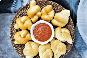 Bread Machine Garlic Knots - Culinary Shades