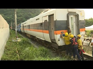 Salvage teams tow derailed Taiwan train after deadly accident | AFP