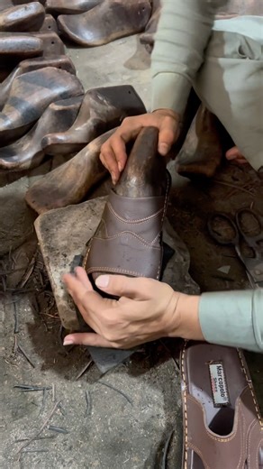 Shoes Making Process #cuttingskills #handmade #shoemaking #shorts #leathercraft #youtubeshorts#trend
