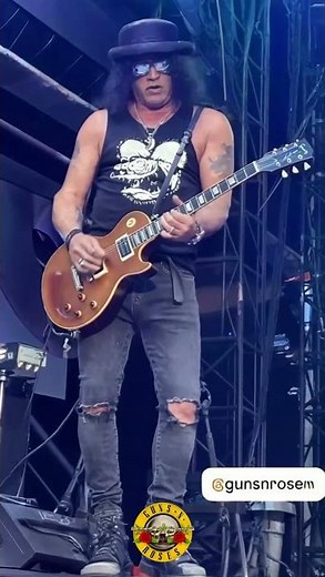 🎵 November Rain Live: Slash Plays in Real Rain