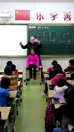 Funny Teaching, Right & Left #part2 #classroomfun #englishclass #mikeshomeesl #eslteachersoftiktok #eslteachingtips #funnyvideos #funny