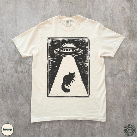 Raccoon Alien Abduction Linocut T-shirt, Funny UFO Graphic Tee, Vintage Woodblock Print Shirt, Weird Sci-fi Trash Panda Gift - Etsy