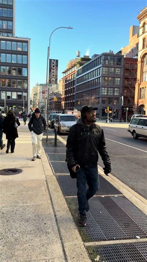 🚨FDNY Engine 33 responding from quarters