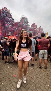 🎂 Turning 28 today! 🎂🎈 Super grateful for all the opportunities, support and love I receive and the life I get to live! 🫶🏻 Clip from @defqon1 Sunday, during @phuturenoize goated legends set 🙏🏻 channeling the last bit of energy for this hahaha Still beaming - last weekend was just perfectttt! Thanks to all the people that came to dance with me, the best NNN camp, @themediananny team for being incredible as always and @q_dance for the wildest experiences and hospitality 🫶🏻 Now on the way 