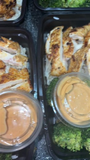 Tap innnn w me I Meal prep Every week and they’re delicious & healthy options always 😝📲✨👩‍🍳 #catering #food #foodtok #bookwithme #healthyrecipes