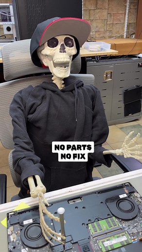 This is the second time I've been stopped from repairing a 2022 Razer Blade 15 Advanced #computer because of lack of replacement parts. Razer is worse than Apple when it comes to right to repair because they outright refuse to sell replacement parts for any of their #technology . At least Apple will sell you overpriced replacement parts that cost more than your device is worth. My customer is stuck with a #pc that has a broken 4K OLED Display that uses proprietary #tech , so they will have to se