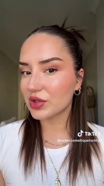 Zamansız Güzellik İçin İki Adım: Maskara ve Lip Oil