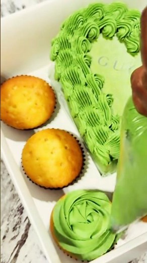 Wilton 1M piping tip easy buttercream rosette! #buttercreampipping #wiltontips #tutorials #cupcakes