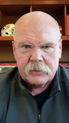 The Chiefs broke out a clever red-zone trick play during their 31–0 win over the Raiders — one that had Patrick Mahomes acting as a decoy while Gardner Minshew was set to take the snap. The play didn’t count because of a penalty, but Andy Reid said those creative plays can help keep the team loose, confident and unpredictable for defenses. #Chiefs #NFL #Football | KMBC 9