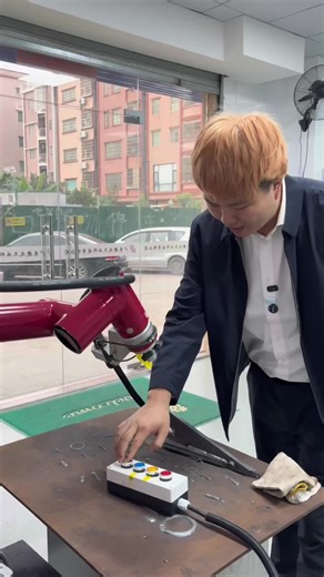 Collaborative welding robots.#industrial #robot #welding #spraying #stamping