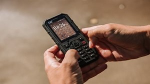 Kamyon gibi sağlam, "durdurulamaz" yeni telefon: Cat B35