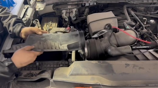 What does Quick Lane actually do? This video breaks down what to expect during your visit. Also posted on our YouTube channel. #legacyford #driveford #rosenbergtx #forddealers #carservices #quicklane #oilchange | Legacy Ford