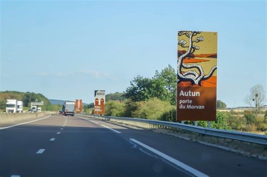 Jean Widmer est mort à l'âge de 96 ans : retour sur la carrière du designer des célèbres panneaux marrons au bord des autoroutes