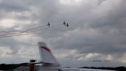 Watch $300,000 Extra 300 Aircraft Stun Crowds With Unreal Maneuvers
