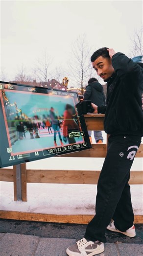 𝗨𝗻 𝗺𝗼𝘁𝗶𝘃 𝗯𝘂𝗻 𝘀𝗮 𝗰𝘂𝗺𝗽𝗲𝗿𝗶 𝗻𝗼𝘂𝗹 𝗡𝗶𝗸𝗼𝗻 𝗭𝗥? 🖥️ Monitorul cu ecran tactil și unghi variabil de 4-inch, mare și luminos care acoperă gama de culori DCI-P3 și oferă un format de afișare generos, de 16:10. sunet intern pe 32 de biți multe alte noutăți 👉 Vezi aici mai multe detalii despe Nikon ZR. https://bit.ly/3Wbv2rh #NikonZR #NikonRomania | Nikon