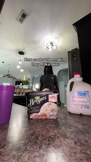 They damn near an Ice cream parlor 😂 I don’t even know why they give us straws for that Icecream in a cup. #foleyyy #cookout #fastfood