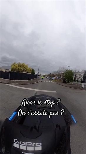 Le stop, et l’arrêt complet.. 😮‍💨 #codedelaroute #trotinette