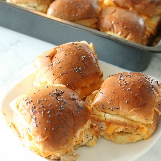Buffalo Chicken Sliders made on Hawaiian Rolls! Get the Recipe Here --> http://www.passionforsavings.com/buffalo-chicken-sliders-recipe-hawaiian-rolls/ | Passion For Savings