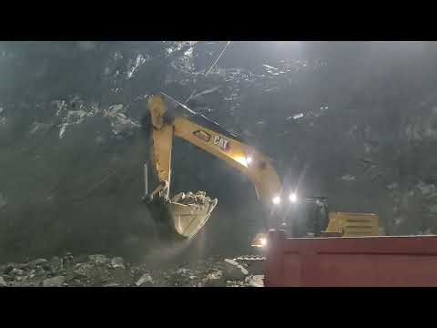 Chaterpiller #Exveater #automobile Construction equipment mining #Earth Active loading Truck wheels