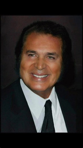 No one expected a timeless love song to come wrapped in such gentle simplicity-but "Can't Smile Without You" does just that. At first listen, it feels like a soft breeze of nostalgia. But once Engelbert Humperdinck's voice settles in, you realize this isn't just a melody-it's a quiet confession, wrapped in warmth and longing... • Listen and enjoy the song here! https:// song4u.wiki/no-one-expected-a-timeless-love-song-to-come-wrapped-in-such-gentle-simplicity-but-cant-smile-without-you-does-just